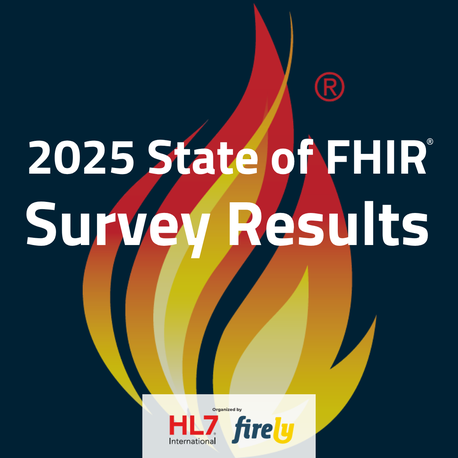 FHIR-logo i baggrunden. Foran tekst 