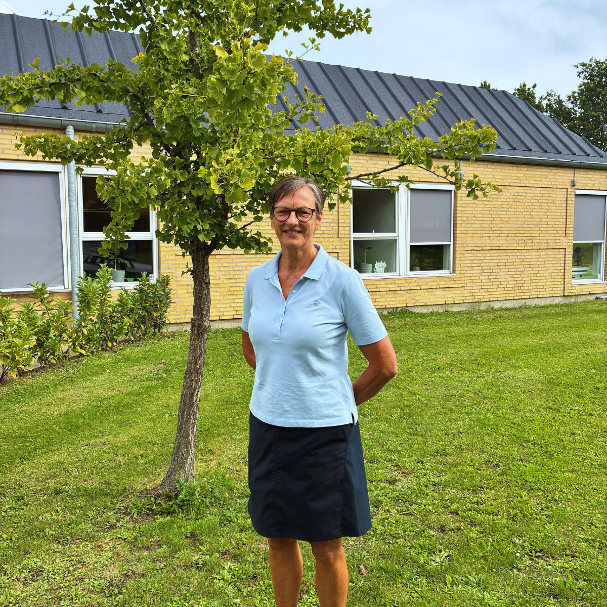 Portrætbillede af Grethe Nielsen foran MedCom (udenfor)